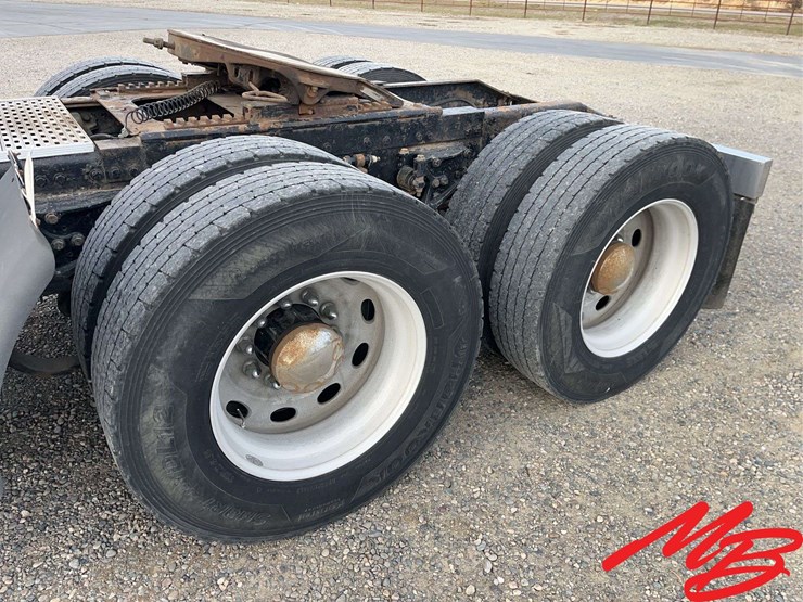 2004-peterbilt-379-image-20