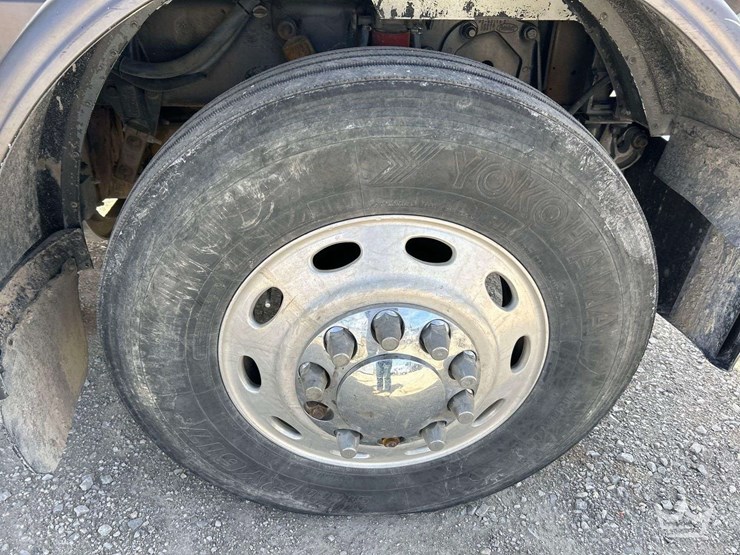 2006-peterbilt-379-image-44