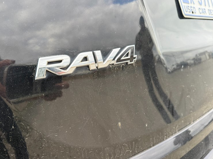 2018-toyota-rav4-image-8