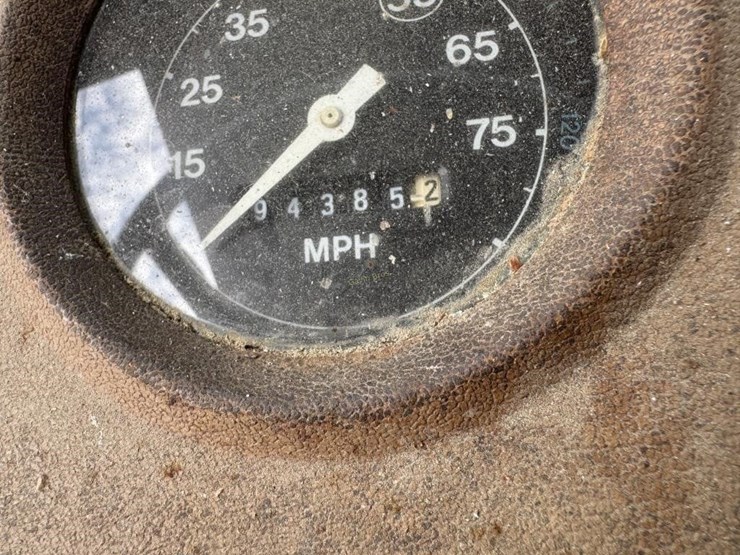 1980-ford-8000-image-22