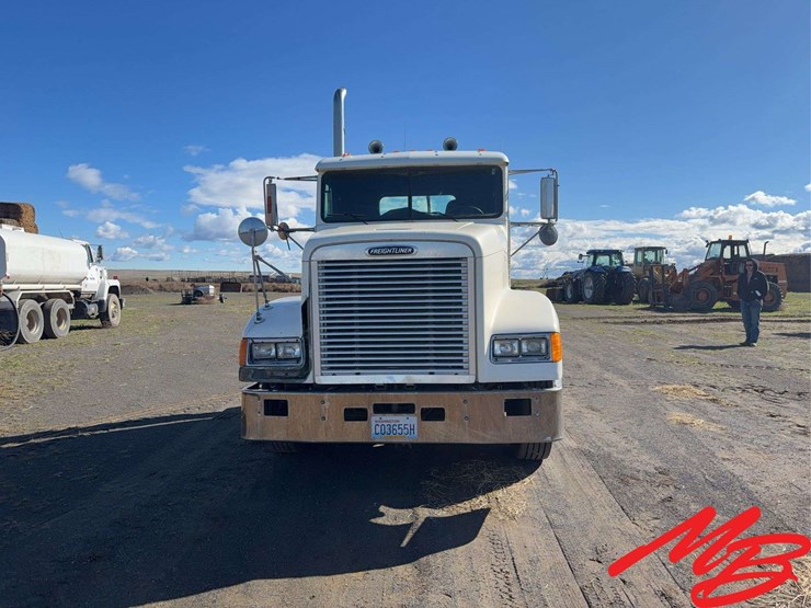 1997-freightliner-fld120-image-8