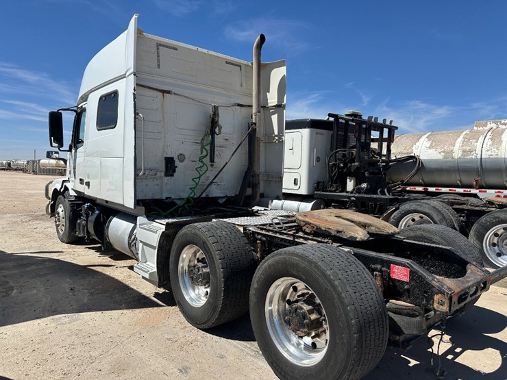 2015-volvo-vn-image-6