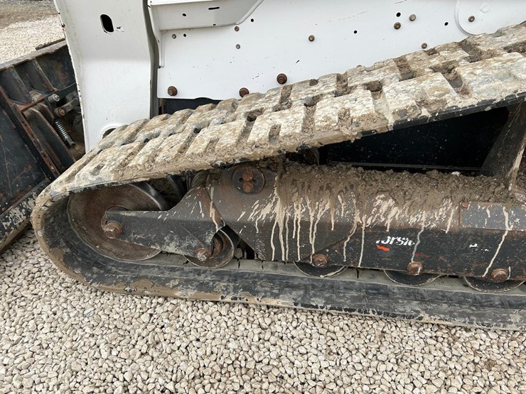 2023-bobcat-t870-image-17