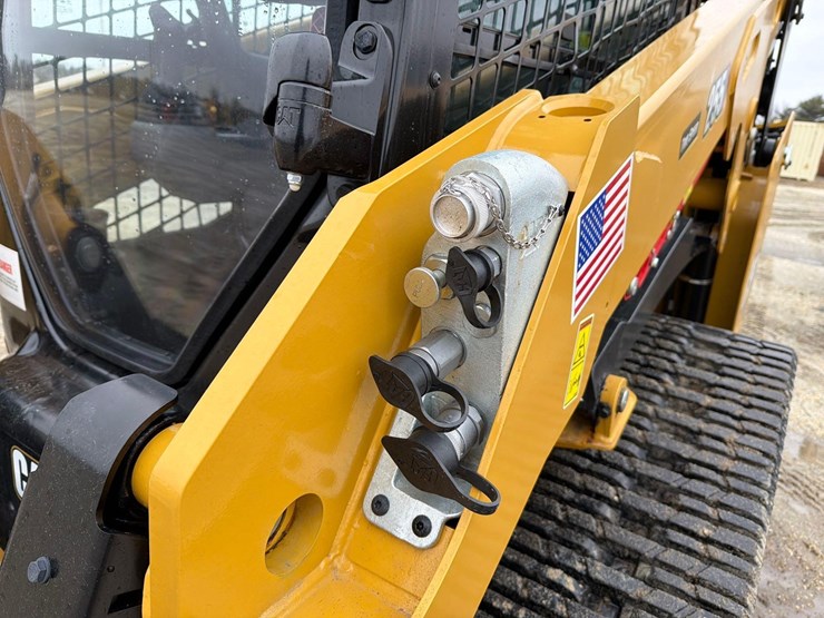 2025-caterpillar-255-image-11