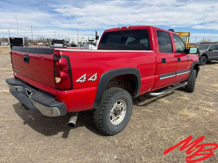 2004-chevrolet-silverado-2500-image-6