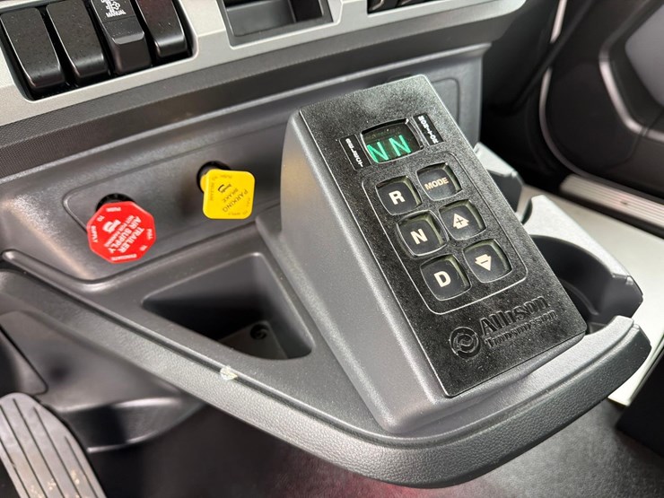 2026-peterbilt-567-image-36