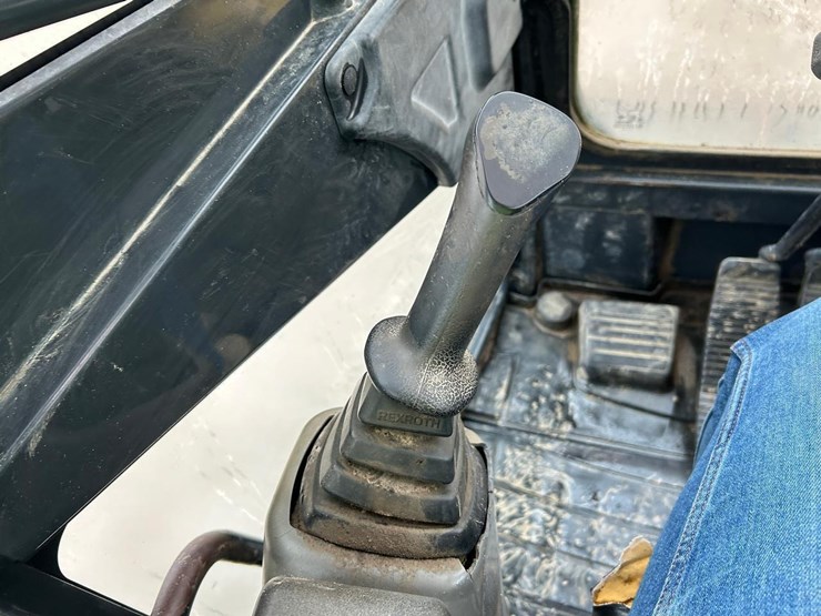 2017-yanmar-sv100-image-23