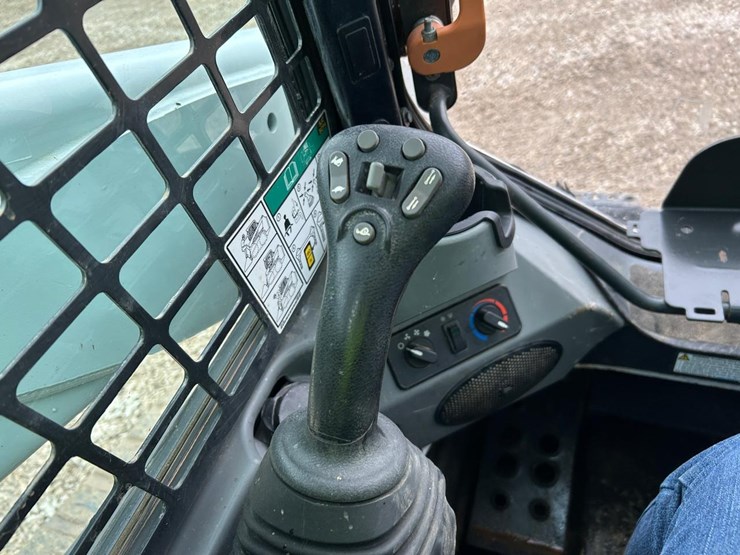 2023-bobcat-t770-image-25