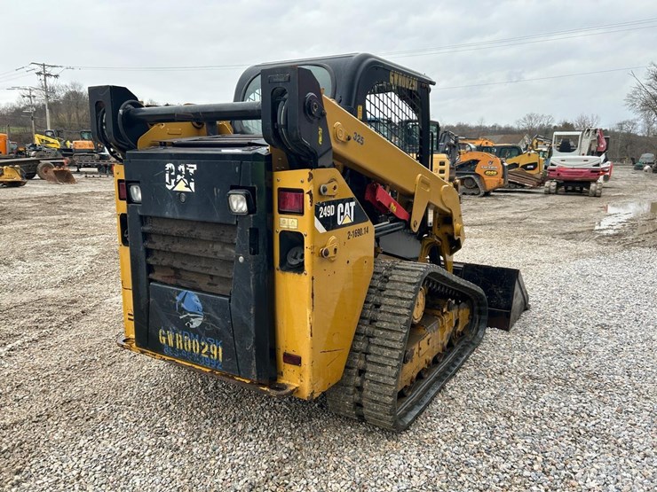 2015-caterpillar-249d-image-5