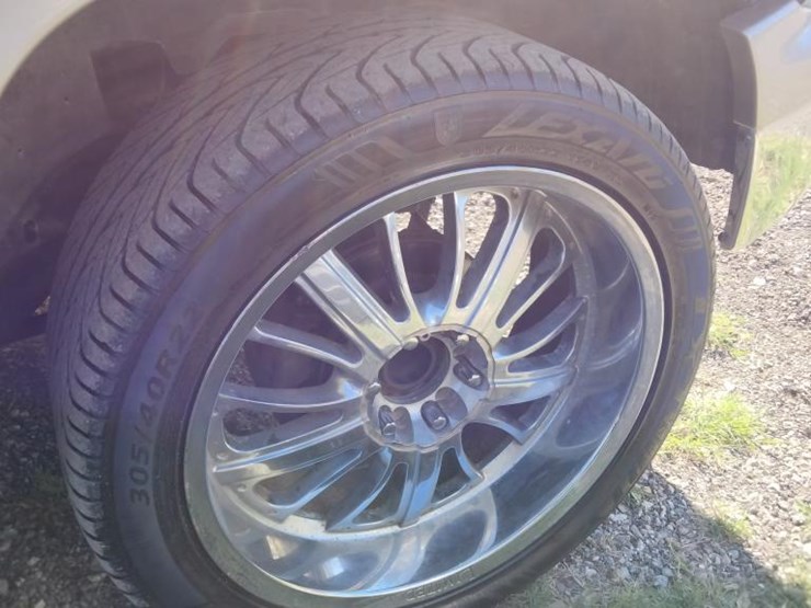 2003-chevrolet-suburban-image-13