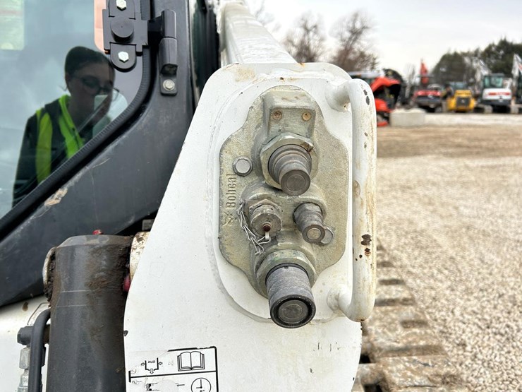 2023-bobcat-t870-image-11