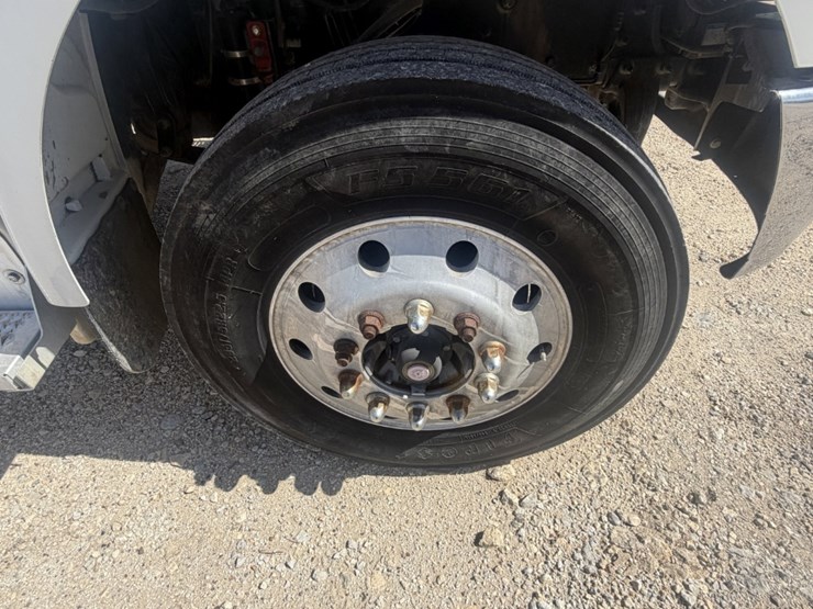 2016-peterbilt-337-image-16