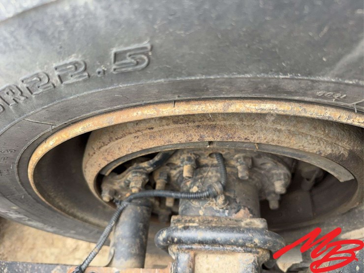 2005-freightliner-columbia-120-image-11