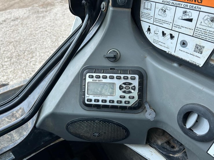 2023-bobcat-t870-image-26