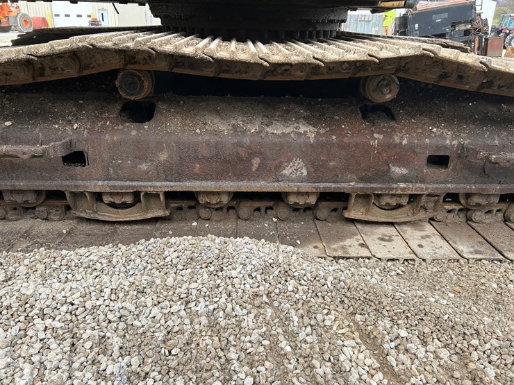 caterpillar-320e-image-11