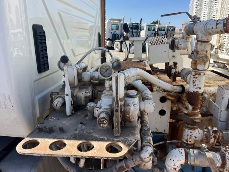 2011-international-workstar-7300-image-16