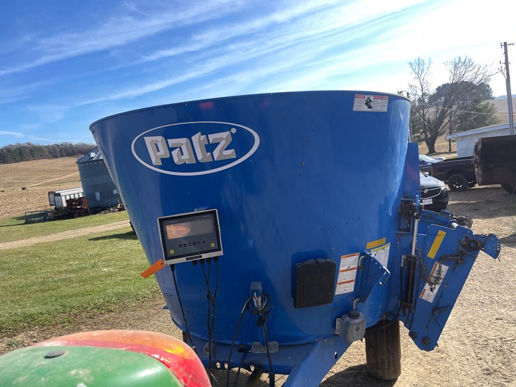 #6014-•-patz-v350-mixer-wagon-image-2