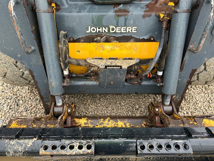 2020-deere-318g-image-10