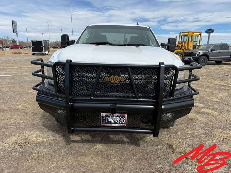 2014-chevrolet-silverado-2500-image-2