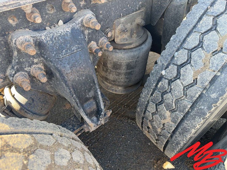 1997-freightliner-fld120-image-13