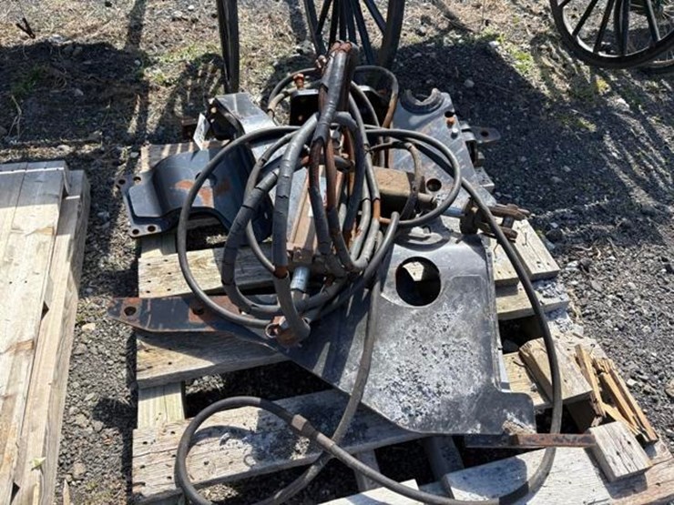 loader-brackets-image-1