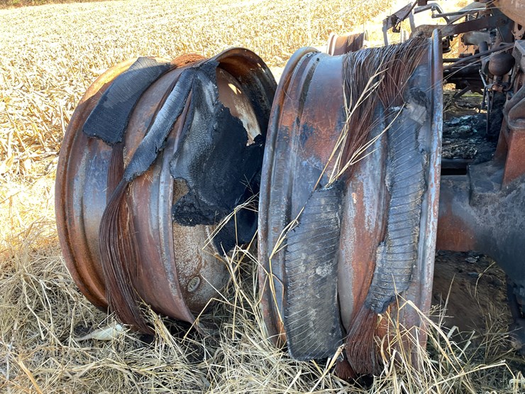 new-holland-t8030-image-14