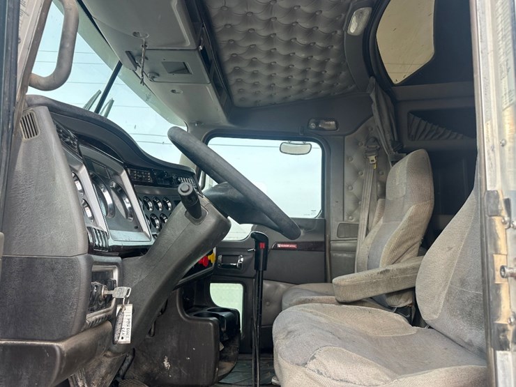 2013-kenworth-t660-image-10