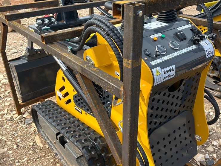 2025-sdlanch-sdll60-mini-crawler-skid-steer-image-4