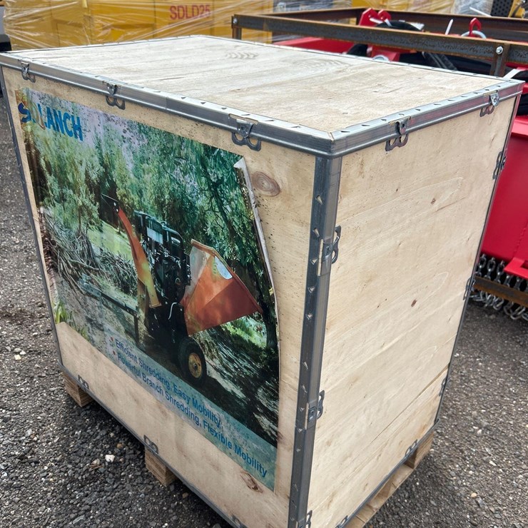 SDLANCH PULL BEHIND CHIPPER