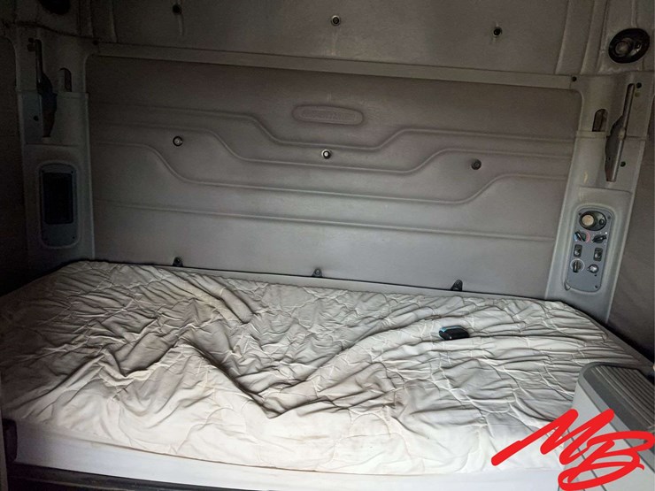 2005-freightliner-columbia-120-image-20