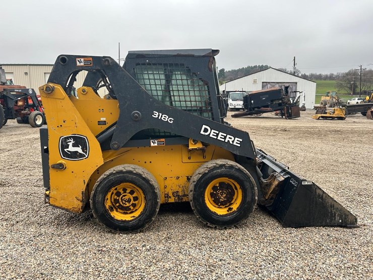 2020-deere-318g-image-5
