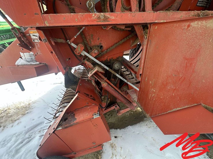 hesston-4900-image-186