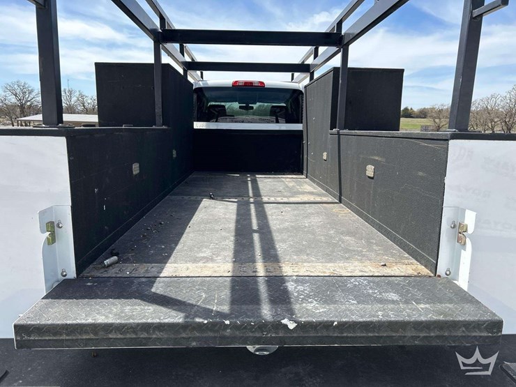 2022-chevrolet-silverado-6500hd-image-24