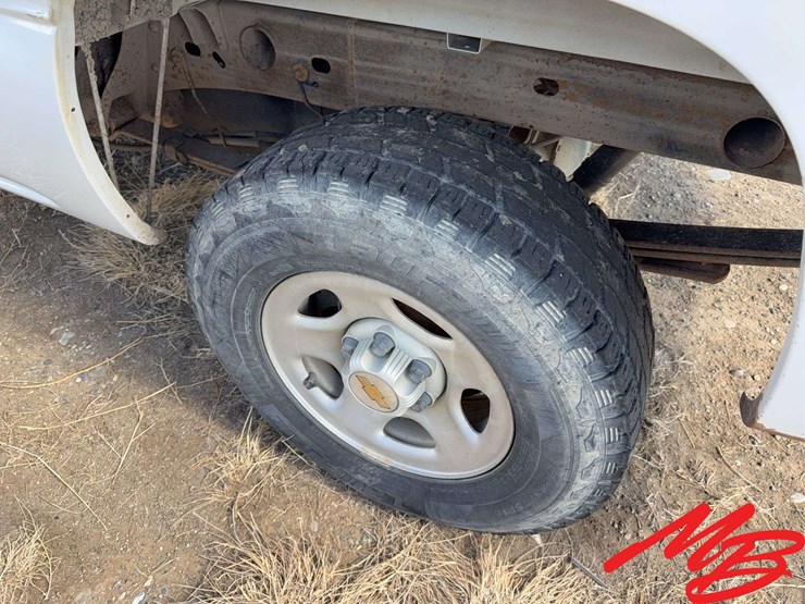 2002-chevrolet-silverado-1500-ls-image-9