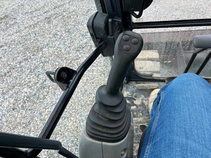 2019-deere-85g-image-28