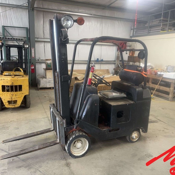 Towmotor LT48 Forklift