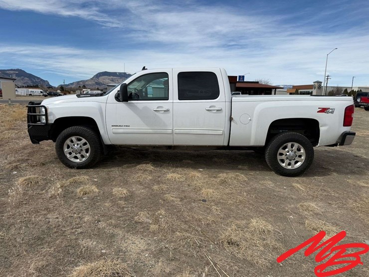 2014-chevrolet-silverado-2500-image-8