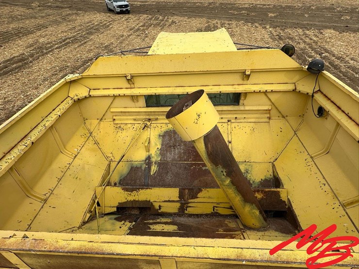 new-holland-70-image-41