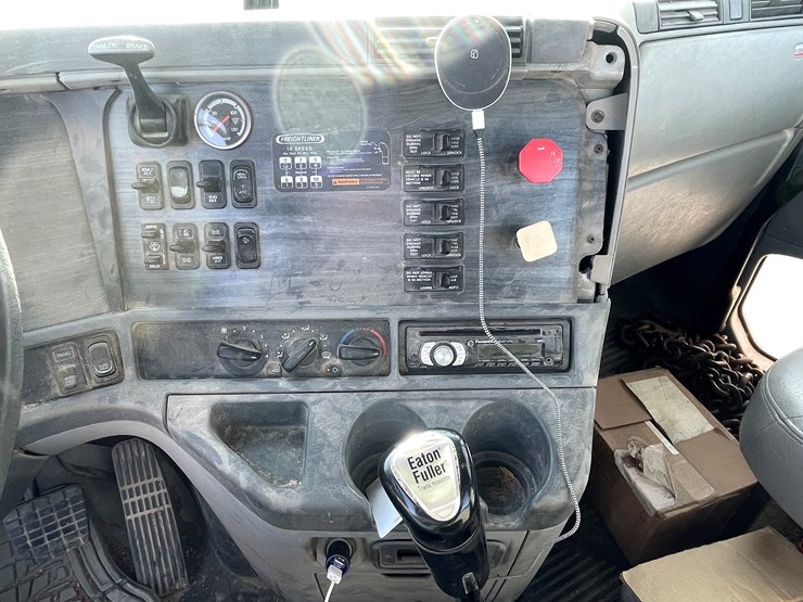 #6036-•-2009-freightliner-semi-(wi-title-in-delay)-image-33