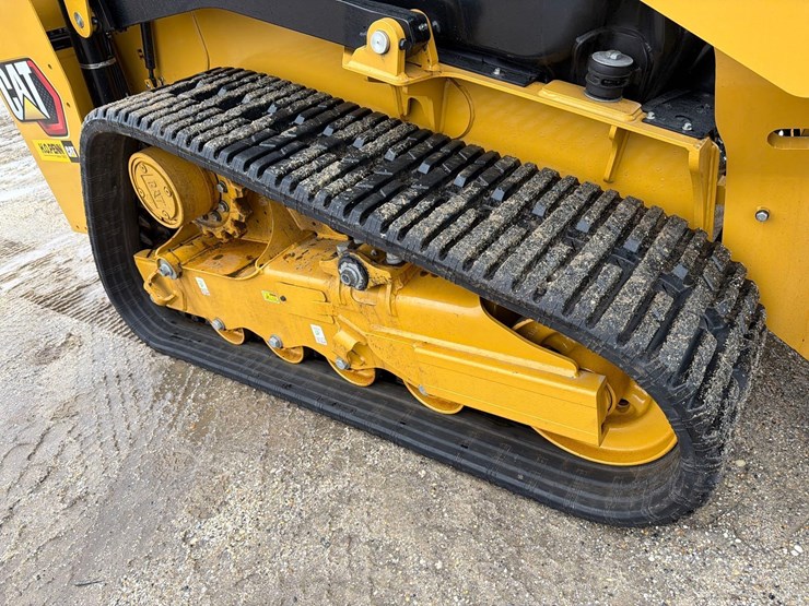 2025-caterpillar-255-image-14