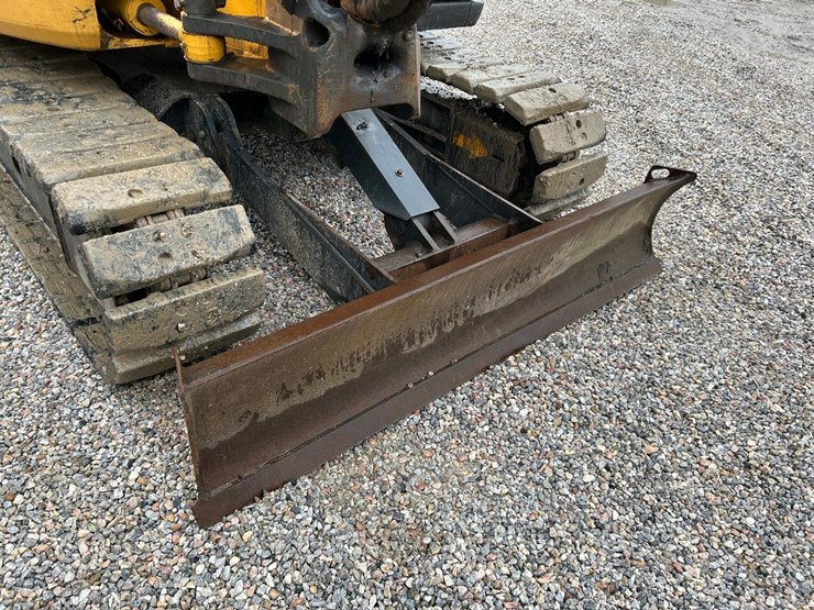 2019-deere-85g-image-10