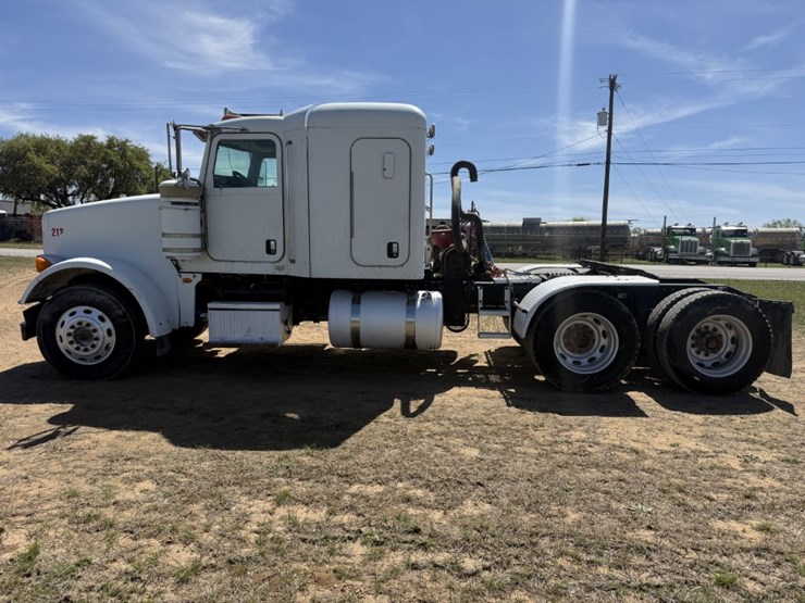 2013-peterbilt-367-image-8
