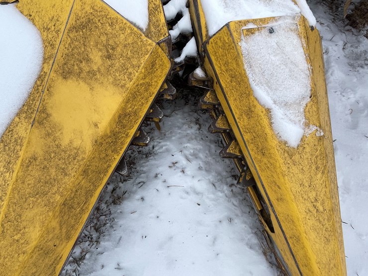 #6024-•-new-holland-(2)-row-corn-head-image-10