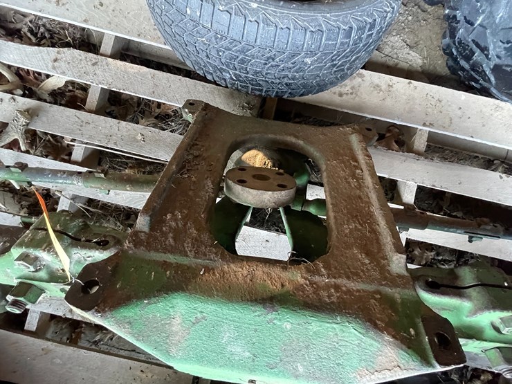 #6082-•-john-deere-front-axle-for-wide-front-image-12