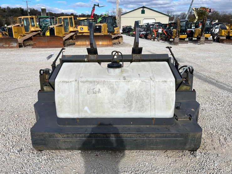 caterpillar-100-image-4