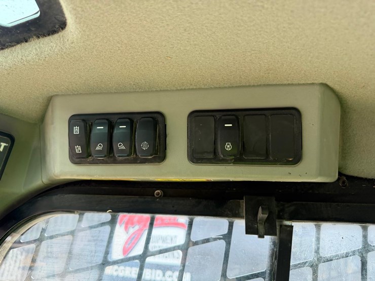 2021-caterpillar-299d3xps-skid-steer-loader-image-24