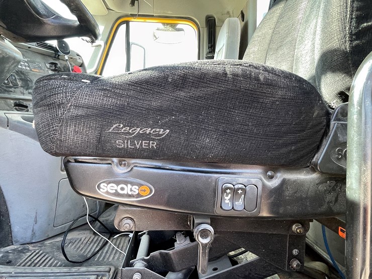 #6036-•-2009-freightliner-semi-(wi-title-in-delay)-image-29