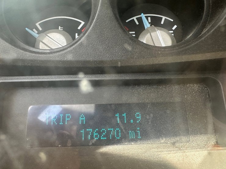 2011-ford-f750-image-16