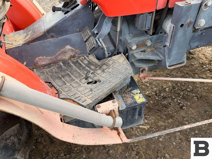 2014-kubota-m8540n-image-22