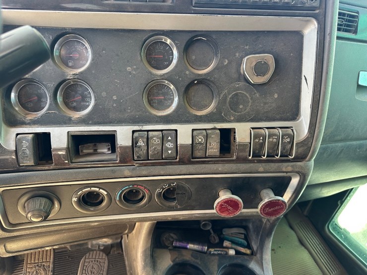 2013-kenworth-unknown-image-10